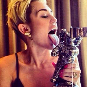 miley-cyrus-lick-600x600